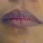 Por qué se ponen los labios morados